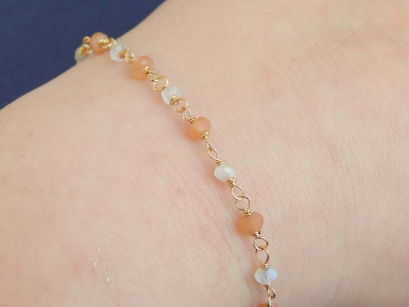 Pfirsich Und Regenbogen Mondstein Golddraht Gewickelt Armband, Unikat, Ooak, Rosenkranz Kette, Gold Filled Kette Pfirsich Und Regenbogen Mondstein Golddraht Gewickelt Armband, Unikat, Ooak, Rosenkranz Kette, Gold Filled Kette von SadiesBaubles
