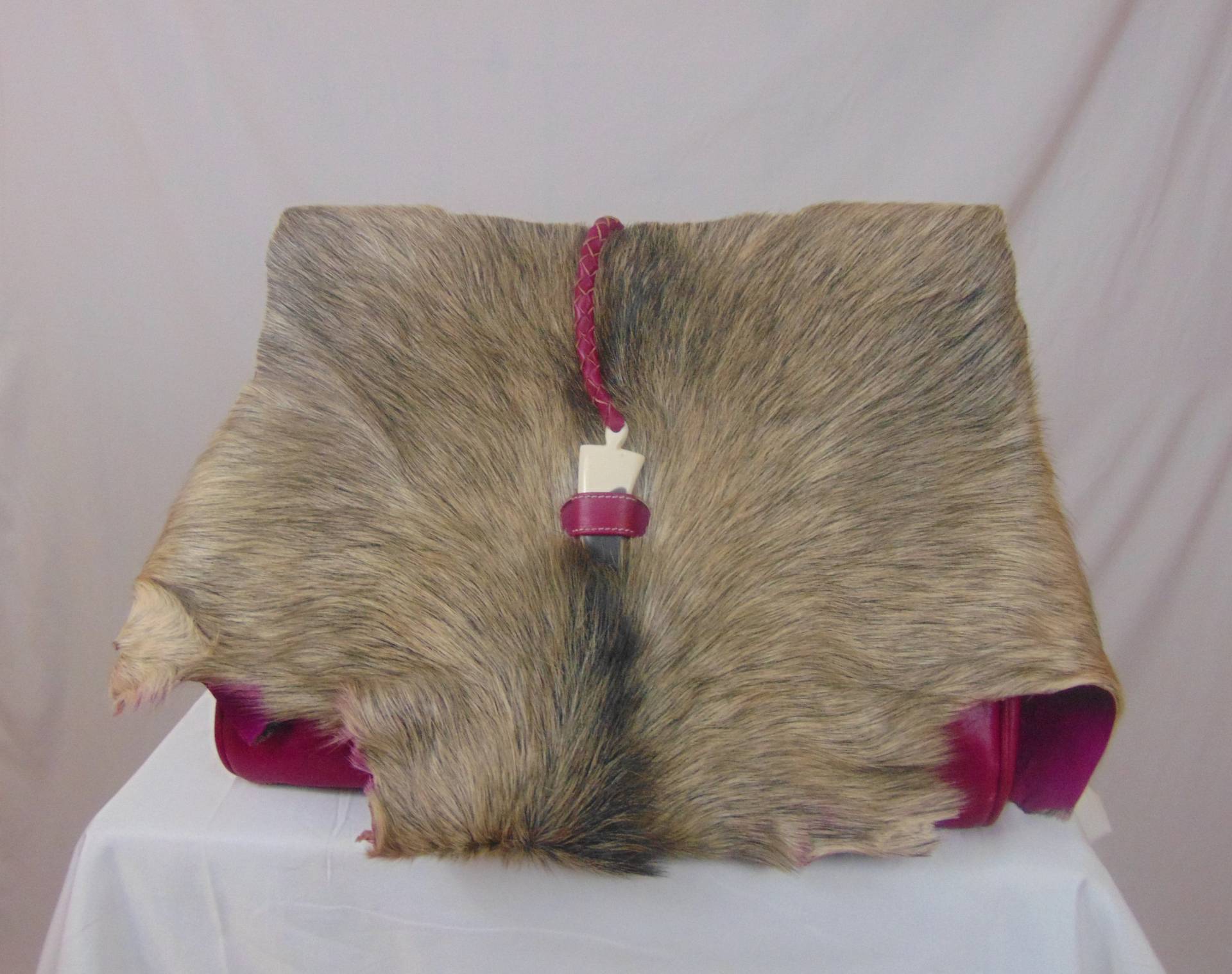 Fuchsia Ledertasche, Naturpelz, Handgefertigte Tasche, Leder Schultertasche, Geschenke Für Sie, Schloss, Mittelgroß von Sadour