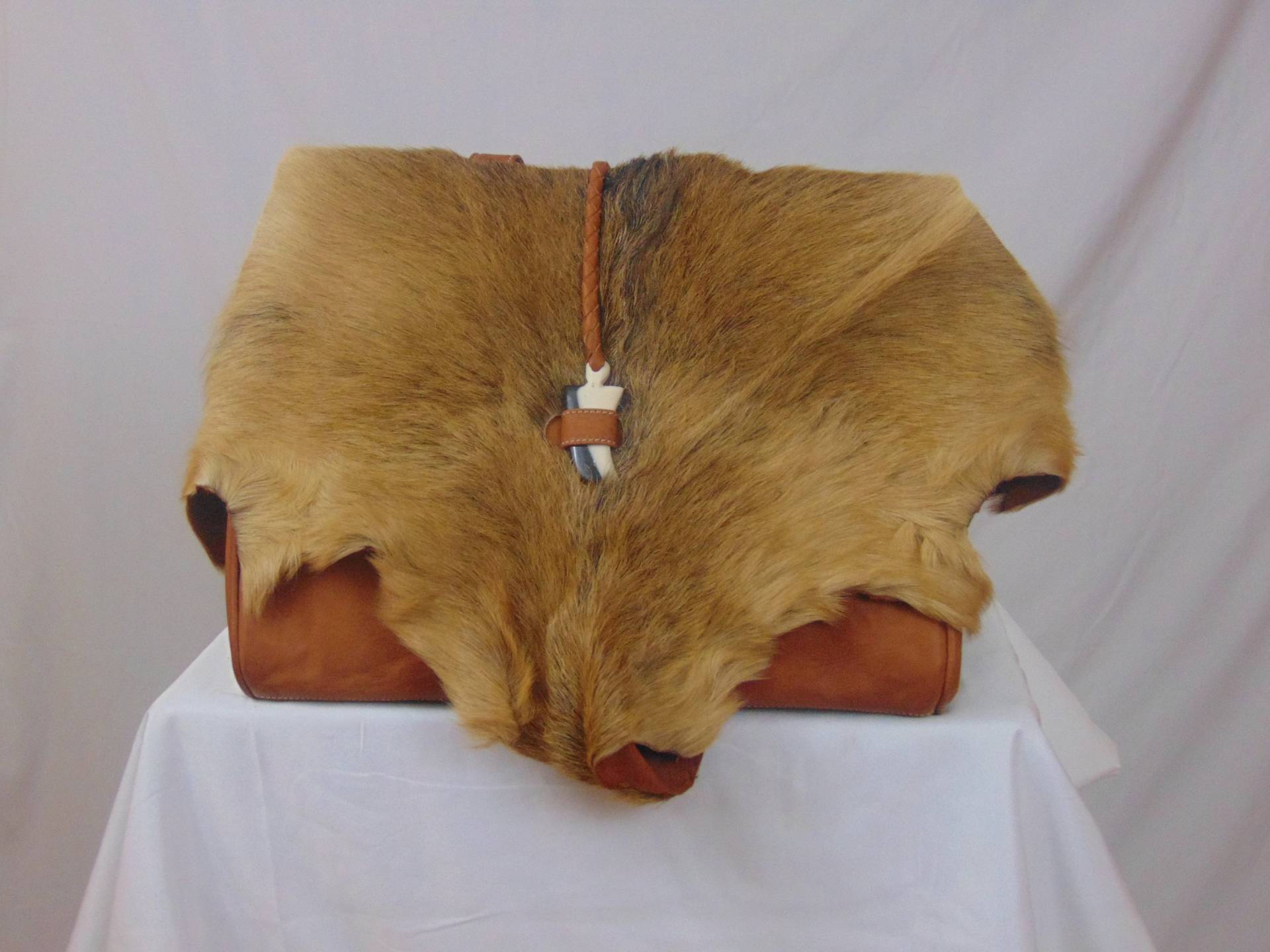 Hellbraunledertasche, Naturfell, Handgefertigte Tasche, Leder Schultertasche, Geschenke Für Sie, Schloss, Hellbraune Färbung von Sadour