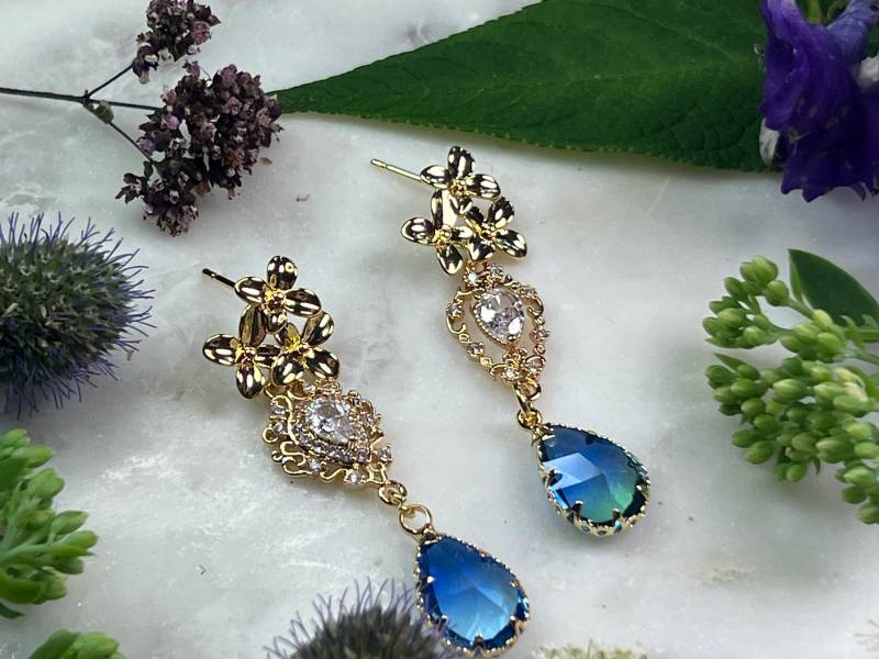 Gold Ohrringe Blumen Farbverlauf Blau Gold Ohrringe Blumen Farbverlauf Blau von Saeturnart