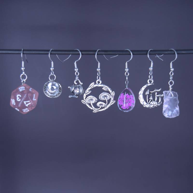 Caduceus D20 Teetassen Natürlicher Rosenquarz Pilz Kleriker Ohrring - Critter Cosplay Mächtige 9 Würfel Und Drachen Ttrpg Schmuck von SafetyNetShop