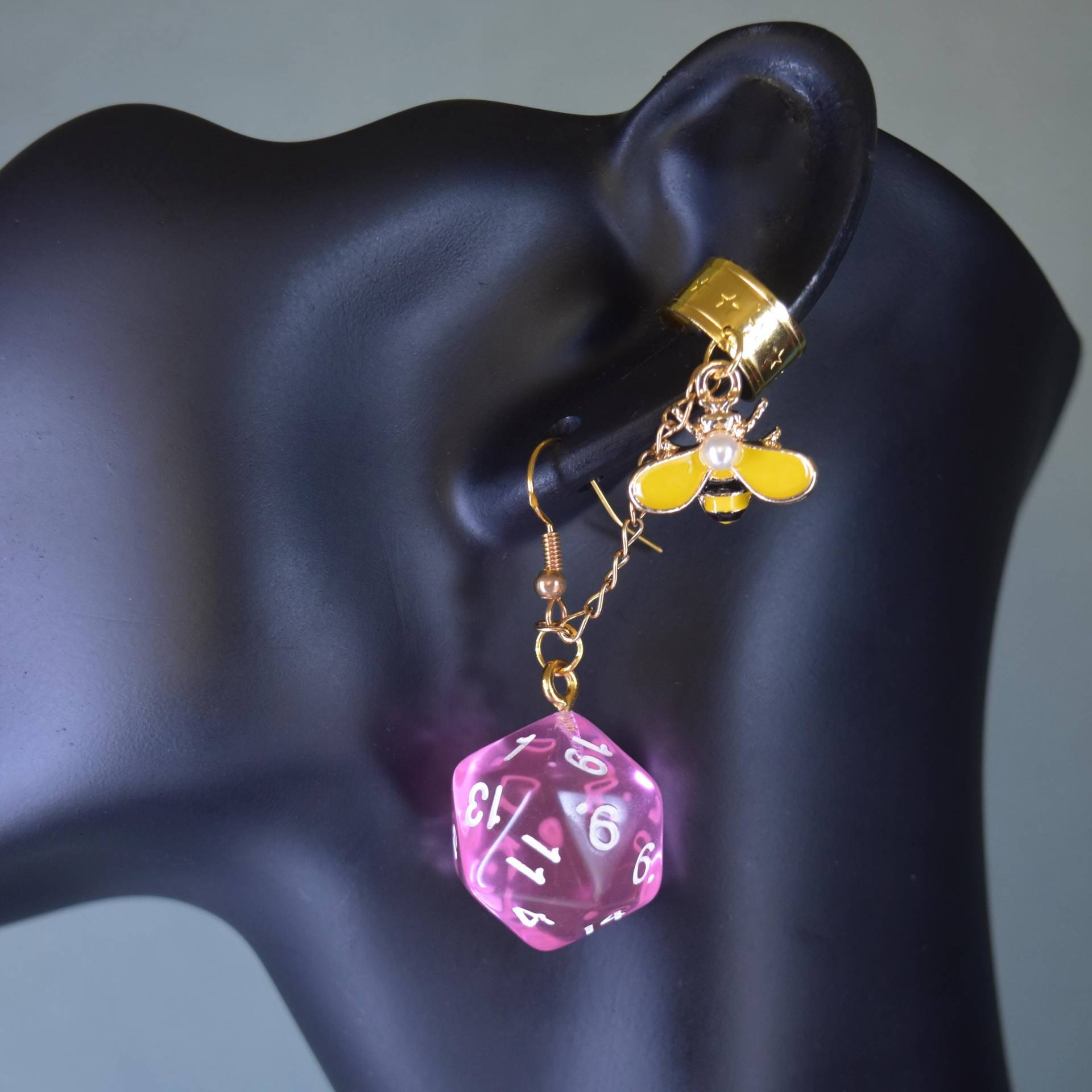 Jester W20 Bienen Farbe Lollipop Pinsel Kleriker Kette Ohrringe Ohrmanschette Combo - Critter Cosplay Mighty 9 Dice & Dragons Ttrpg Jewelry von SafetyNetShop