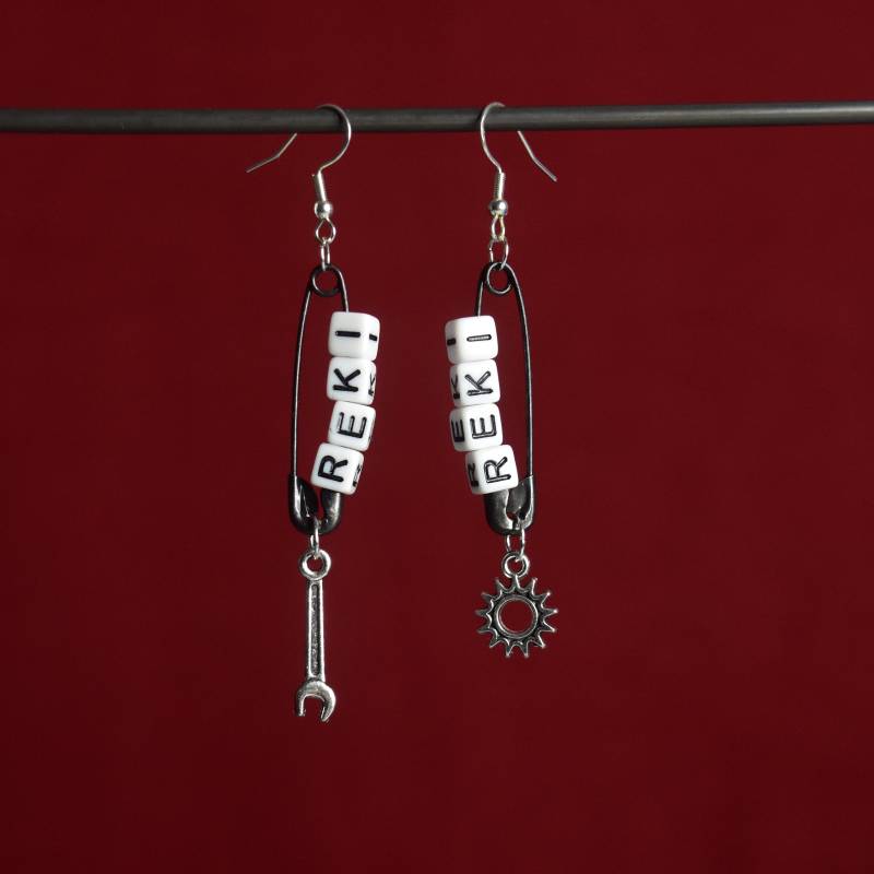 Reki Sicherheitsnadel Ohrringe - Kyan Sk∞ Sk8 von SafetyNetShop