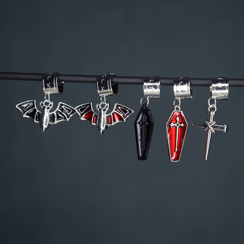 Wwhits Bat/Cross/Coffin Ohrmanschetten - What We Do in The Shadows von SafetyNetShop