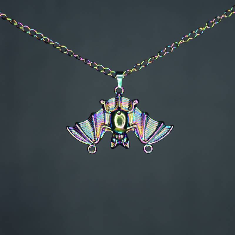 Wrdits Regenbogenkette Regenbogen-Fledermaus-Halskette - Was Wir Im Schatten Tun von SafetyNetShop