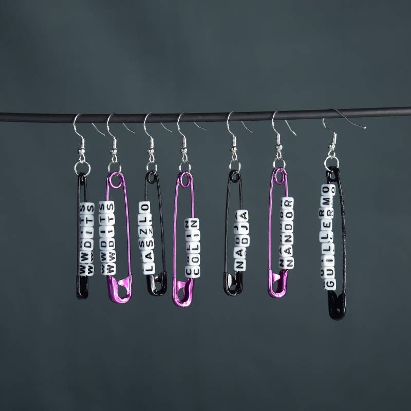 Wrdits Sicherheitsnadel Ohrringe - What We Doing in The Shadows? von SafetyNetShop