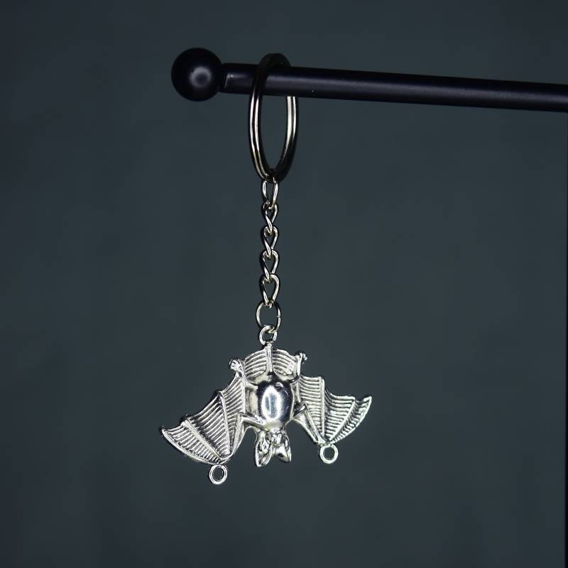 Wrdits Silver Bat Schlüsselanhänger - Was Wir Im Schatten Tun von SafetyNetShop