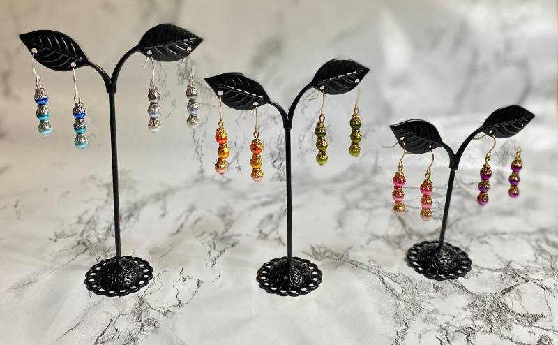 Multi-Color Perlen Ohrringe - Perlenkappen von SafireCollections