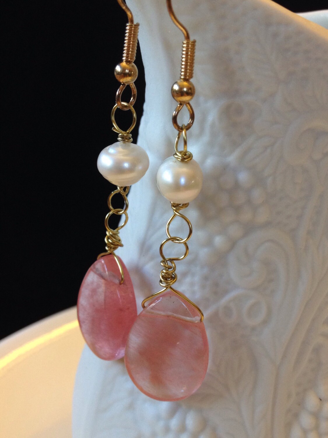 Erdbeer Quarz Und Perle Ohrringe Erdbeer Quarz Und Perle Ohrringe von SageMoonDesign