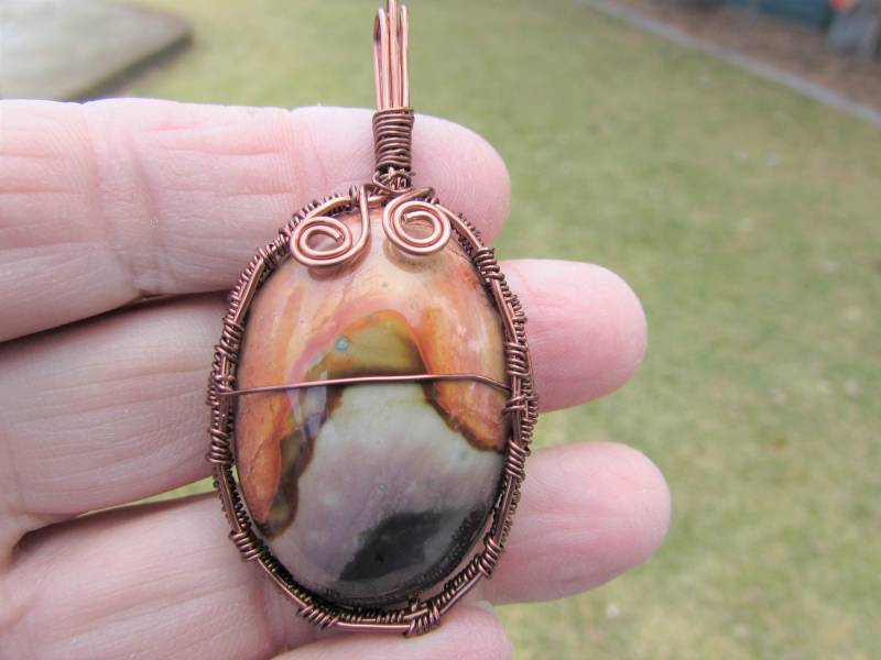 Polychromer Jaspis-Anhänger, Handgefertigter Schmuck, Drahtumwickelter Anhänger, Polierter Stein, Heilstein Polychromer Jaspis-Anhänger, Handgefertigter Schmuck, Drahtumwickelter Anhänger, Polierter Stein, Heilstein von SagePendants