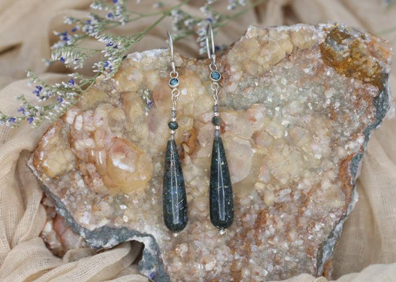 Handgemachte Ohrringe Aus Moosachat, Blauem Topas Und 925 Sterling Silber Handgemachte Ohrringe Aus Moosachat, Blauem Topas Und 925 Sterling Silber von SageandSilverDE