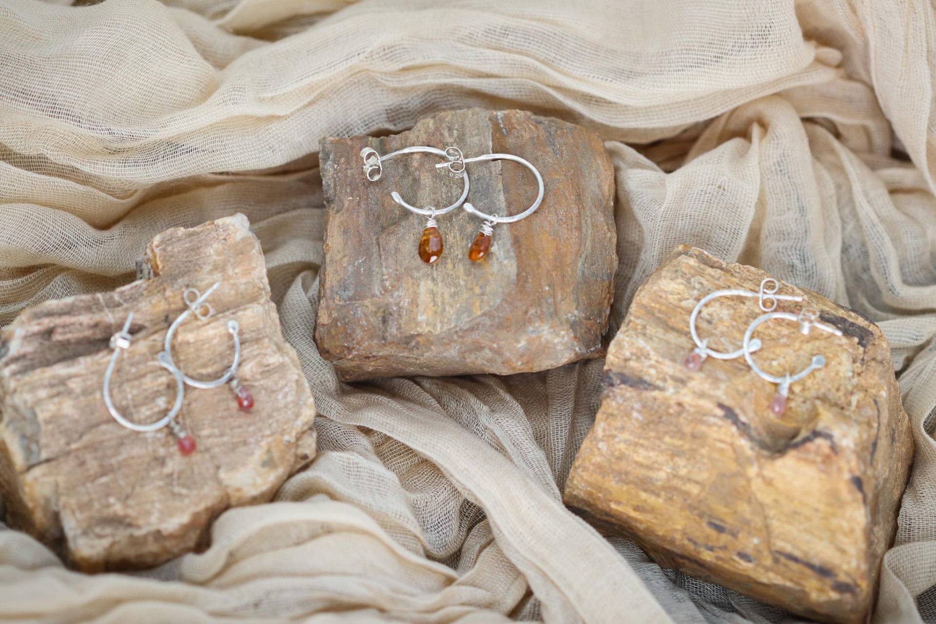 Kleine Zarte Kreolen Aus 925 Silber Mit Turmalin Tropfen in Verschiedenen Farben Rosa Pink Orange Kleine Zarte Kreolen Aus 925 Silber Mit Turmalin Tropfen in Verschiedenen Farben Rosa Pink Orange von SageandSilverDE