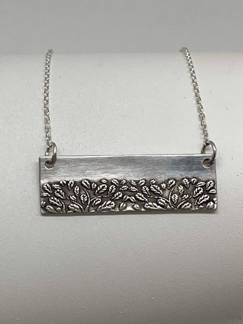 Moderne Silber Rechteck Baum Halskette Sterling Blatt Boho Handgemachte Layering Modern Tree Collection von SagelySilver