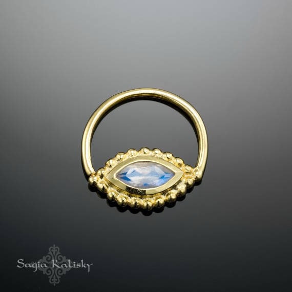 Mondstein Septum Ring, Gold Mit Stein, 18G Nasenring, Piercing, Nasenschmuck, Schmuck, 16G Septum, Sagia von Sagia