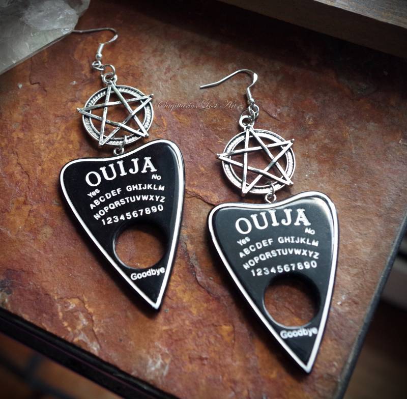 Schwarze Ouija Spirit Board Inspirierte Planchette Mit Pentagramm Handgemachte Ohrringe von SagittariusLostArt