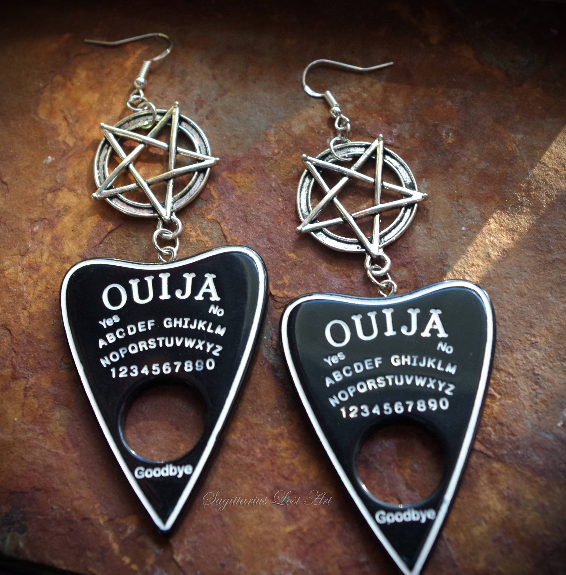 Schwarze Ouija Planchette Ohrringe Pentagramm Ohrringe Schwarze Ouija Planchette Ohrringe Pentagramm Ohrringe von SagittariusLostArt