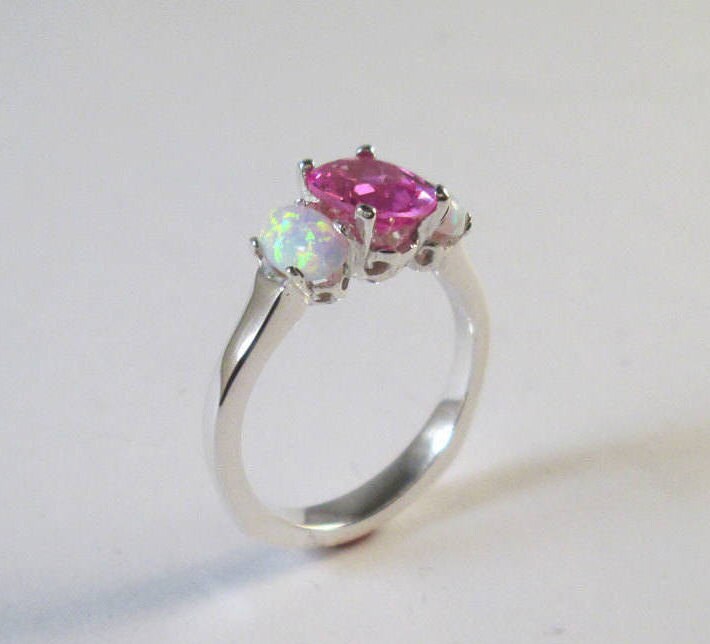 Sterling Silber Designer Ring Pink Turmalin Und Opal Drei Stein Größe 8 von Sahagundesigns