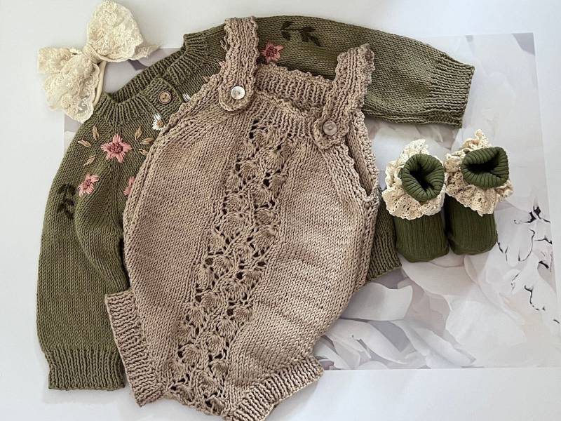 Erlebe Leichtigkeit Die Des Sommers Mit Unserem En Naturfarbenen Naturfarbens Strampler von SaharAtelier