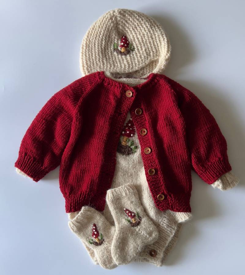 Handgefertigtes Strickset Mit Stickerei - Alpaka & Merino von SaharAtelier