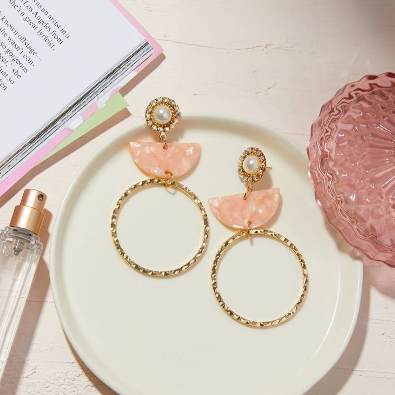 Rosa Harz Statement Ohrringe Perle Strass 18K Vergoldet Creolen von SaharasEssentials