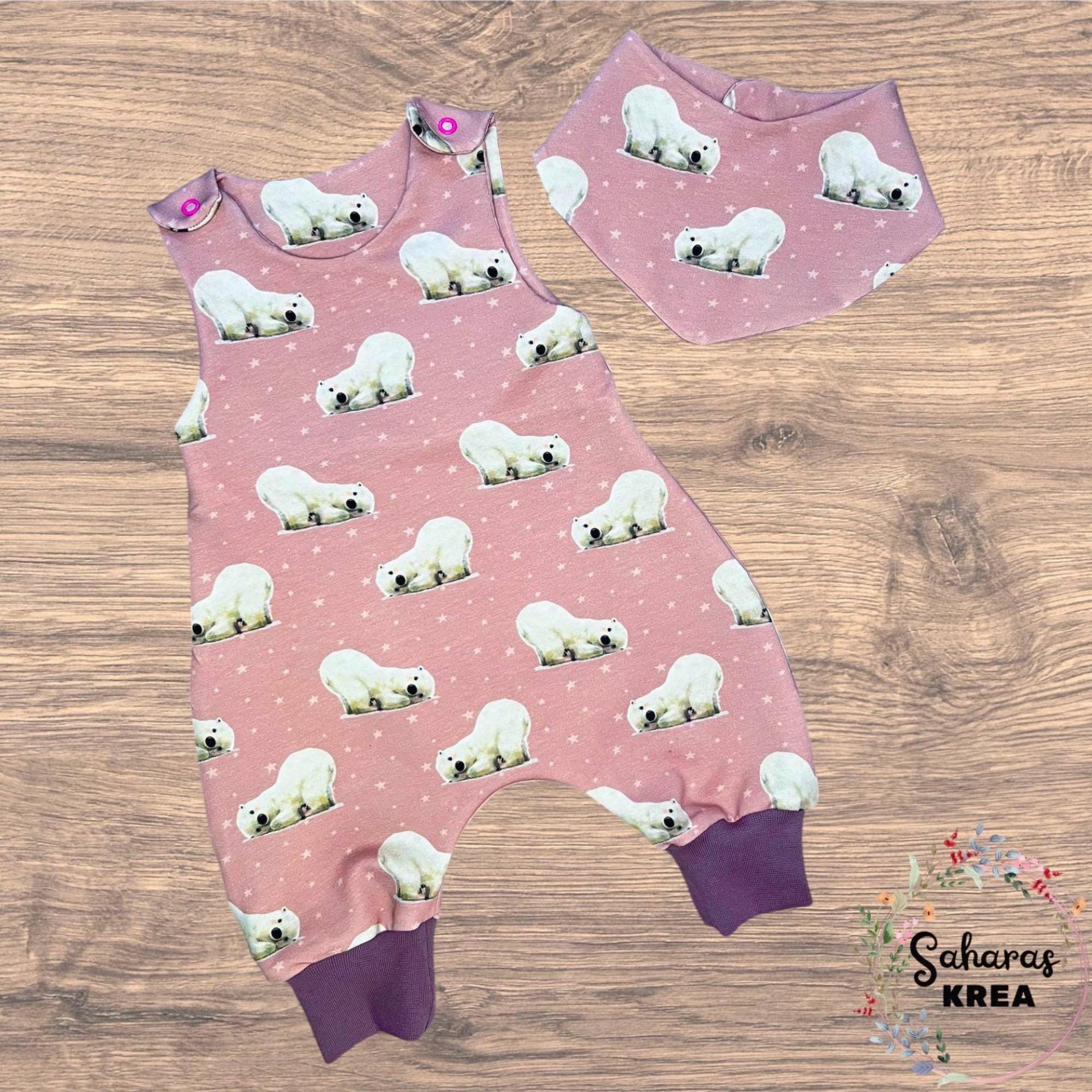 Baby Strampler Mit Eisbär Design & Passendem Lätzchen - Kuschelweicher Einteiler Winter Outfit Handgemachtes Set Geschenkidee Baby Strampler Mit Eisbär Design & Passendem Lätzchen - Kuschelweicher Einteiler Winter Outfit Handgemachtes Set Geschenkidee von SaharasKrea