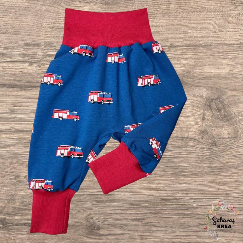 Pumphose Baby & Kind - Feuerwehr Auto Motiv Blaue Jersey Hose Handgemachte Babyhose Junge Mädchen Bequeme Mitwachshose Pumphose Baby & Kind - Feuerwehr Auto Motiv Blaue Jersey Hose Handgemachte Babyhose Junge Mädchen Bequeme Mitwachshose von SaharasKrea