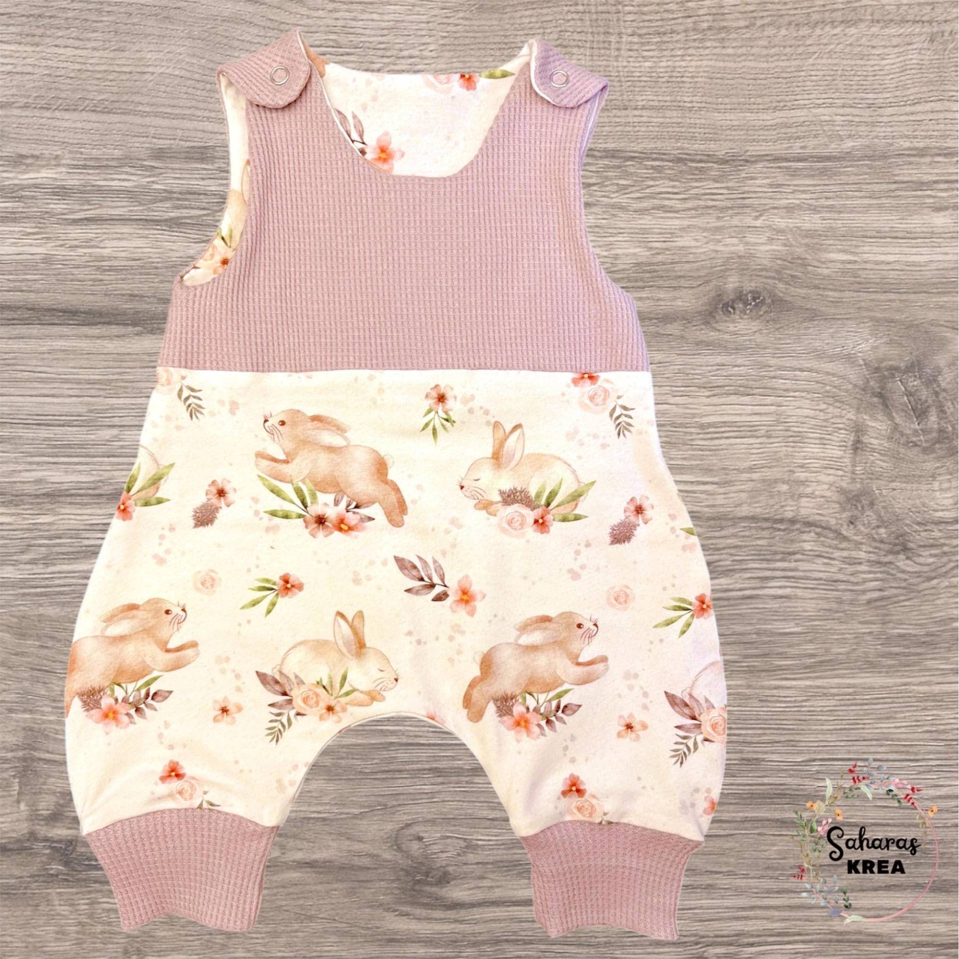 strampler Mit Hasen | Baby Einteiler, Homecoming Outfit, Jumpsuit Für Neugeborene, Geschenk Zur Geburt von SaharasKrea