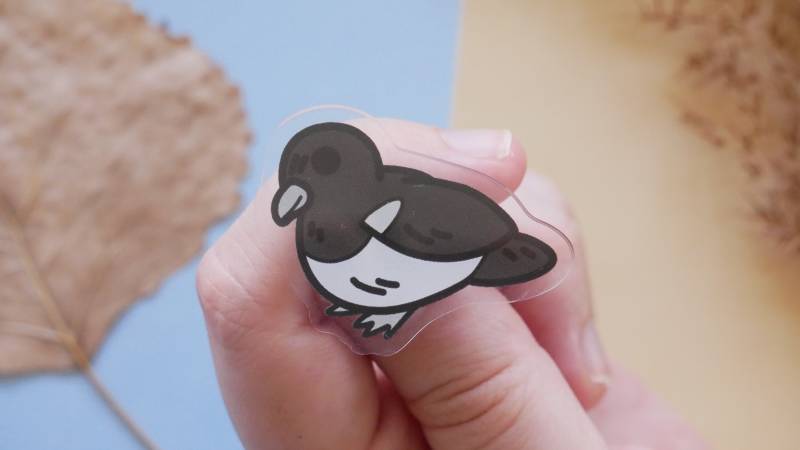 Acryl Elster Pins | Süßer Vogel Pin von SaiTheTinyMagpie