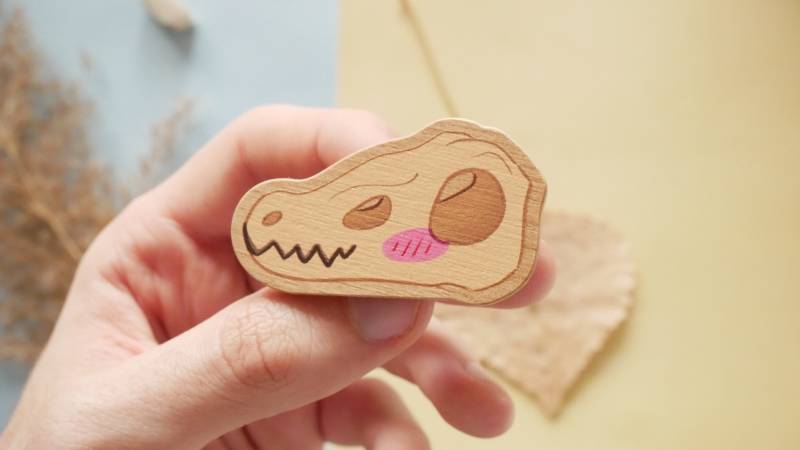 Holz T-Rex Pin | Süßer Aus von SaiTheTinyMagpie