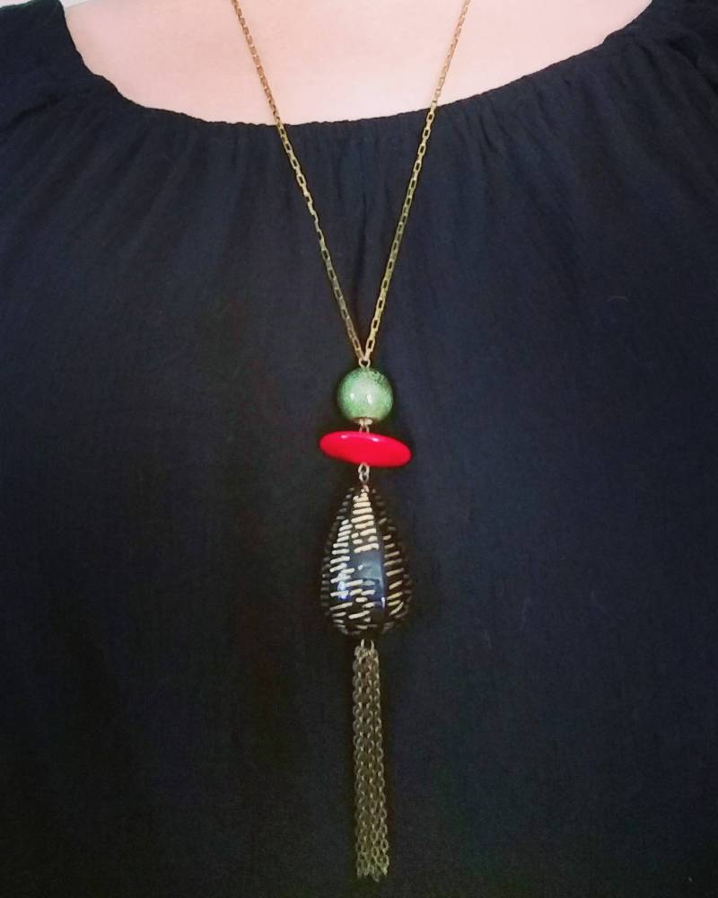 Schwarz, Grün Und Rot Quaste Alle Über Lange Halskette von SailorPieStudio