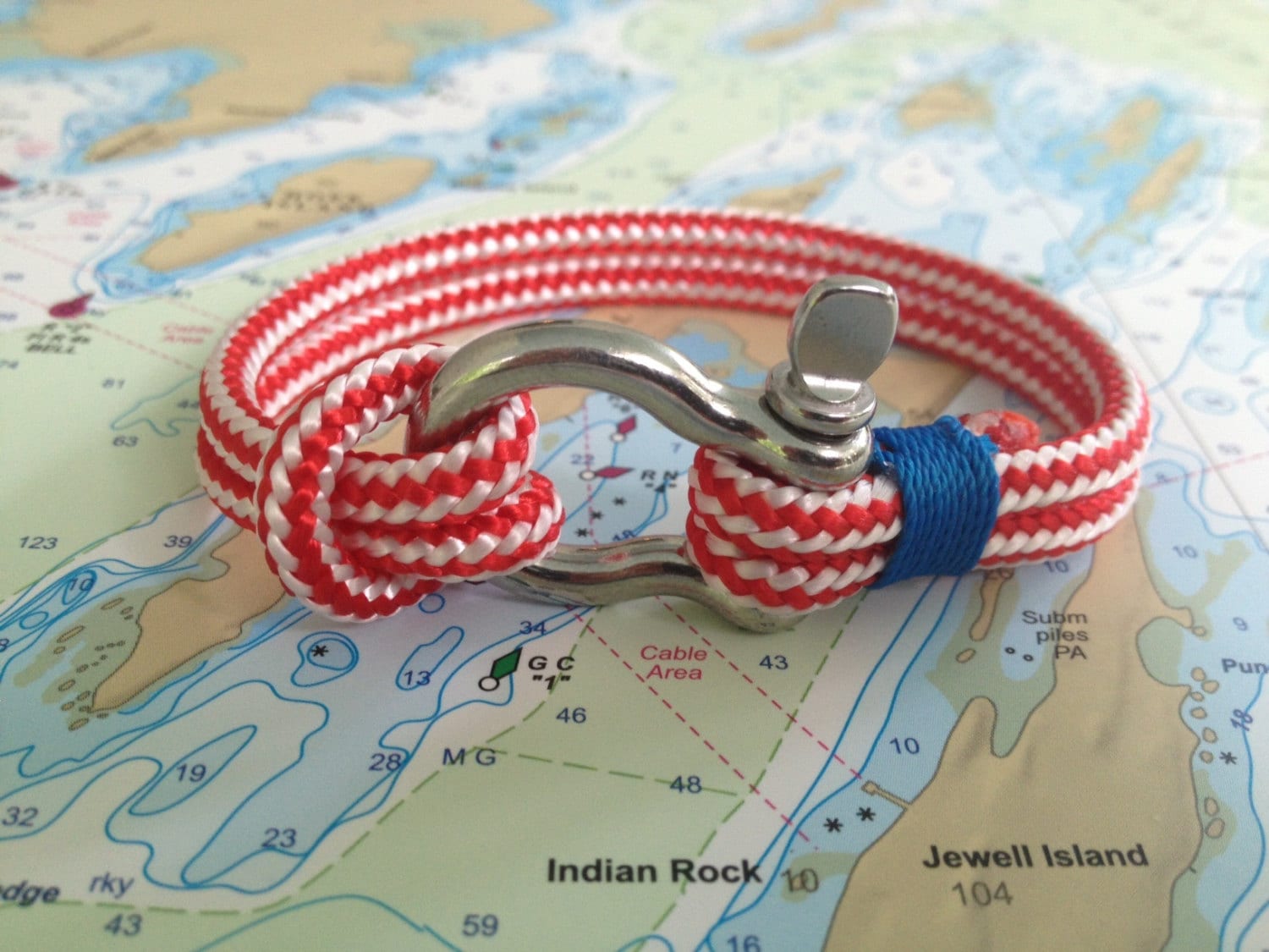 Sailwinds Nautical Rope Armband - Rotes Windjammer Für Segler, Surfer, Kayakfahrer Und Andere Ozean Sport & Strand Enthusiasten Sailwinds Nautical Rope Armband - Rotes Windjammer Für Segler, Surfer, Kayakfahrer Und Andere Ozean Sport & Strand Enthusiasten von SailwindsTradingCo