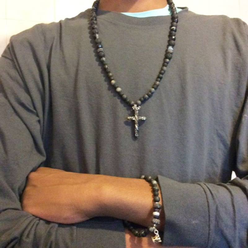 Herren Kreuz Halskette. Edelstein & Lava Halskette Armband. Herrenschmuck. Perlenarmband. Geschenk Für Männer. Rosenkranz Perlen. Anhänger Herren Kreuz Halskette. Edelstein & Lava Halskette Armband. Herrenschmuck. Perlenarmband. Geschenk Für Männer. Rosenkranz Perlen. Anhänger von SaintLaFon