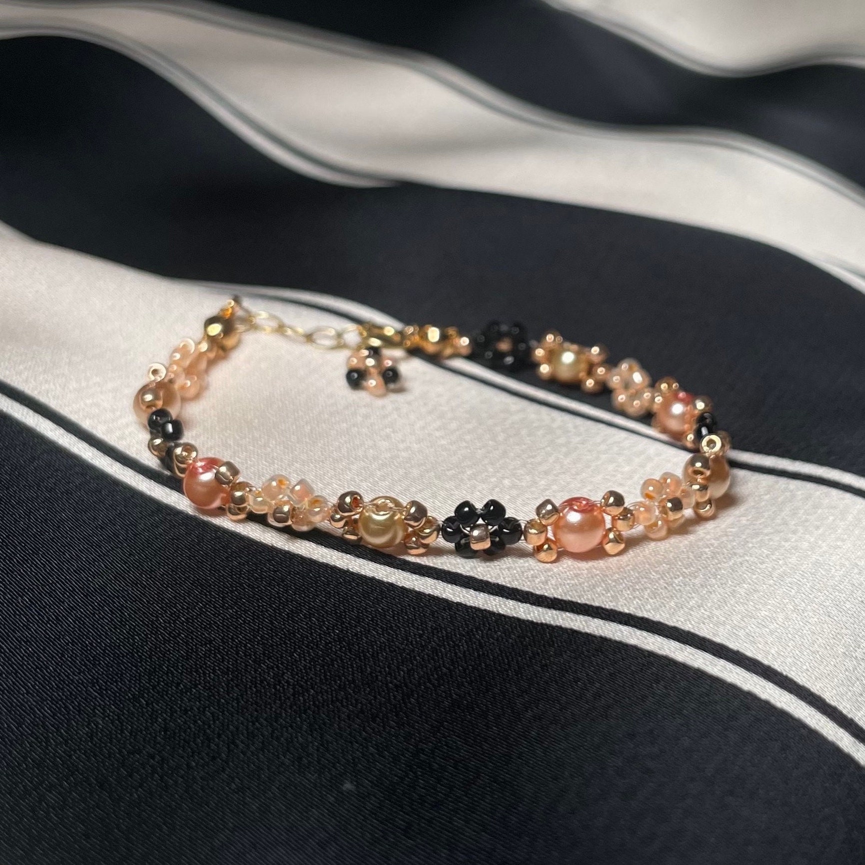 Herbst Blumen Armband | Für Frauen, Perlenarmbänder Mit Blumen, Gänseblümchenperlenarmbänder, Geschenk Sie Herbst Blumen Armband | Für Frauen, Perlenarmbänder Mit Blumen, Gänseblümchenperlenarmbänder, Geschenk Sie von SaintLiliosaJewels