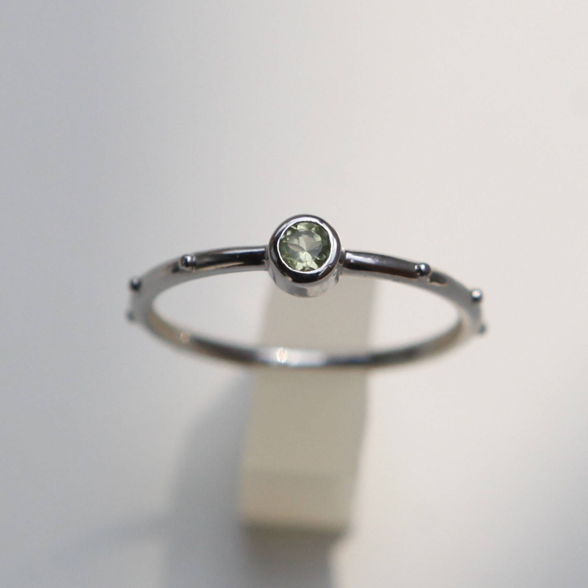 Rumino Peridot Rosenkranz Ring, Sterlingsilber Geburtsstein Rosario Rumino Peridot Rosenkranz Ring, Sterlingsilber Geburtsstein Rosario von SaintMichaelJewelry