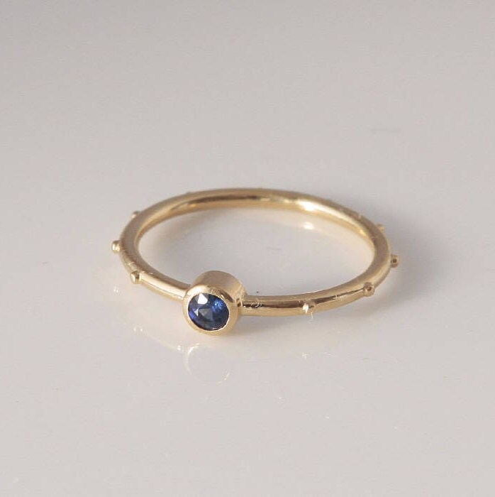 Rumino Saphir Rosenkranz Ring, 14K, 18K Gold Geburtsstein Rosario Rumino Saphir Rosenkranz Ring, 14K, 18K Gold Geburtsstein Rosario von SaintMichaelJewelry