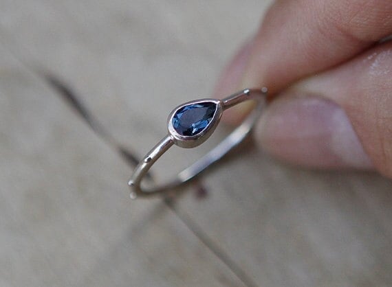 Saphir Lacrima Rosenkranz Ring, Sterlingsilber September Birthstone, Rosario von SaintMichaelJewelry