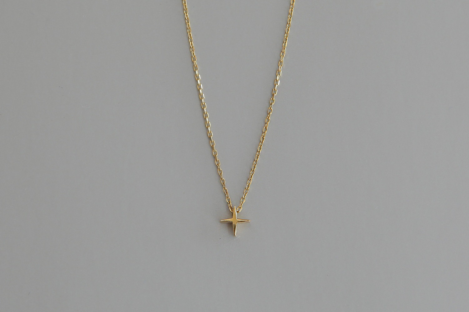 Winzige Stella Kreuz Halskette, 14K, 18K Gold Zierlicher Anhänger, Einfache Zartes Design, Anhänger Winzige Stella Kreuz Halskette, 14K, 18K Gold Zierlicher Anhänger, Einfache Zartes Design, Anhänger von SaintMichaelJewelry