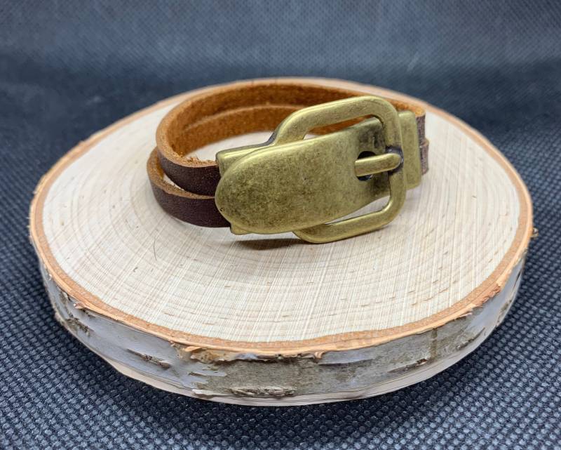 Doppel Strang-Lederarmband Mit Einzigartigen Antik Bronze-Magnet-Verschluss Verschluss Doppel Strang-Lederarmband Mit Einzigartigen Antik Bronze-Magnet-Verschluss Verschluss von SaintMichelle