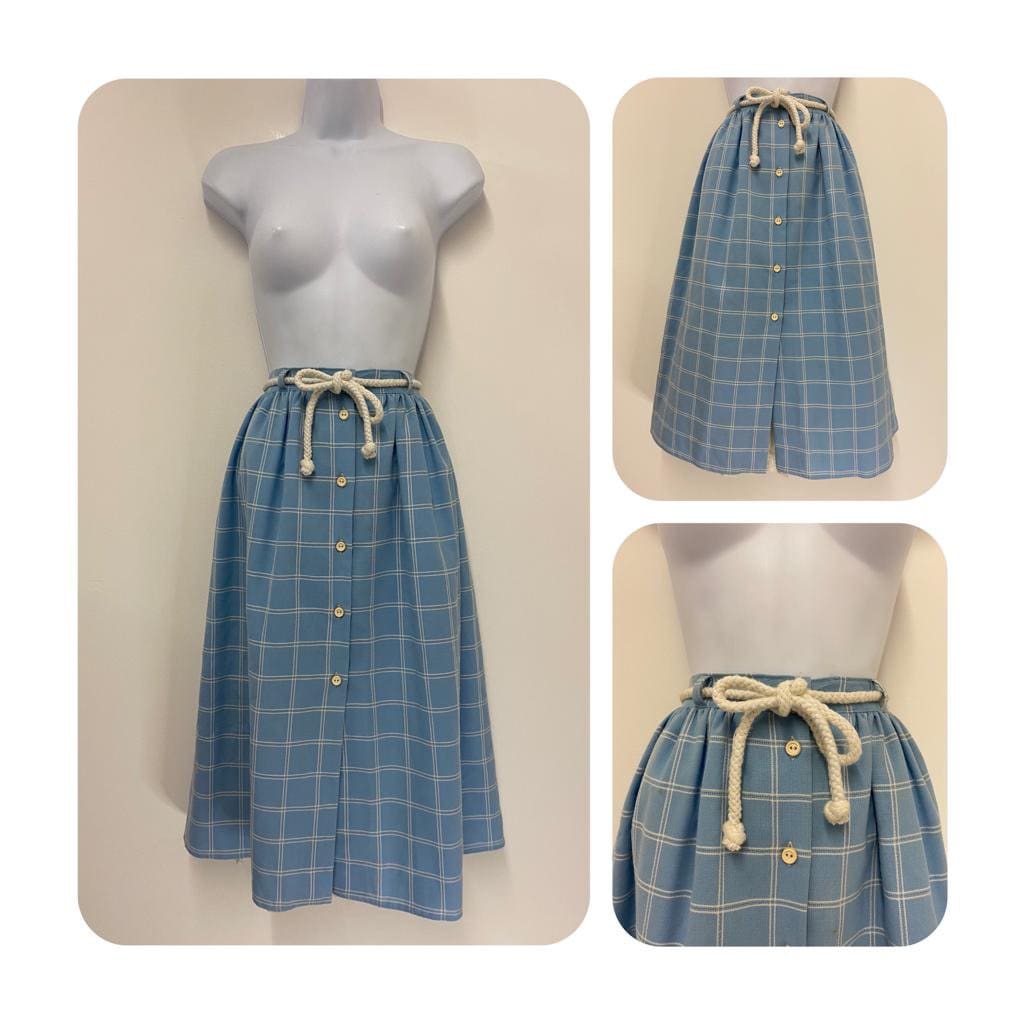 Vintage Rock Größe 8 Retro Blau Weiß Karo Landhaus Tirol Dirndl Milchmädchen Midi Seil Gürtel Schlitz Spitze Gefüttert Knöpfe Schweizer Alpen A7 von SairerDesign