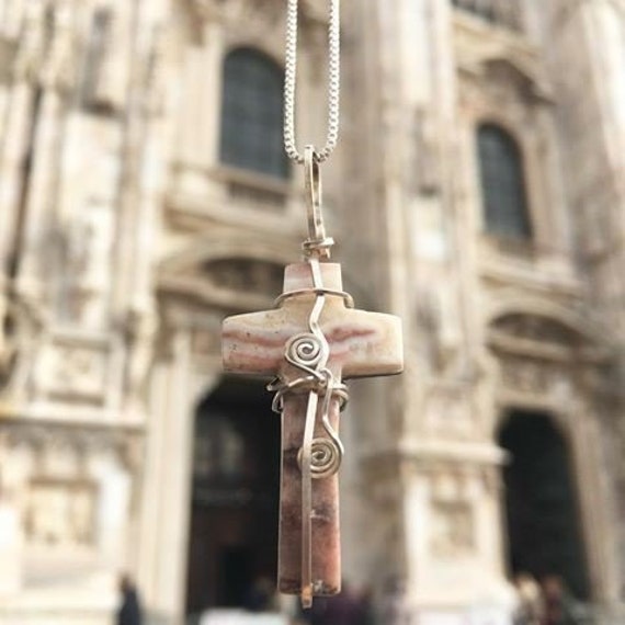 Regenbogen Marmor Mittleres Christliches Kreuz Anhänger Mit 925 Silbernem Draht von SaiyoStoneJewelry