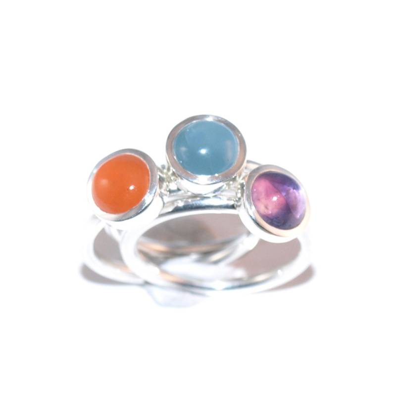Drei Stapelringe Wie Ein Bunter Blumenstrauß. Aquamarin - Amethyst Karneol Drei Stapelringe Wie Ein Bunter Blumenstrauß. Aquamarin - Amethyst Karneol von SaizdeBaranda