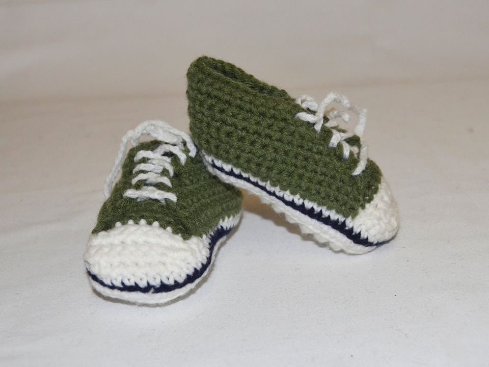 Handgehäkelte Baby Booties - Grün & Weiß Handmade Style, 3-12 Monate von Sakaliinlondon