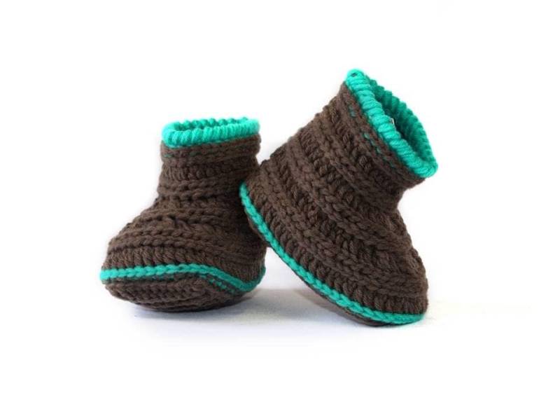 Handgehäkelte Babyschühchen - Taupe & Aqua, Fair Trade | 3-12Monate von Sakaliinlondon