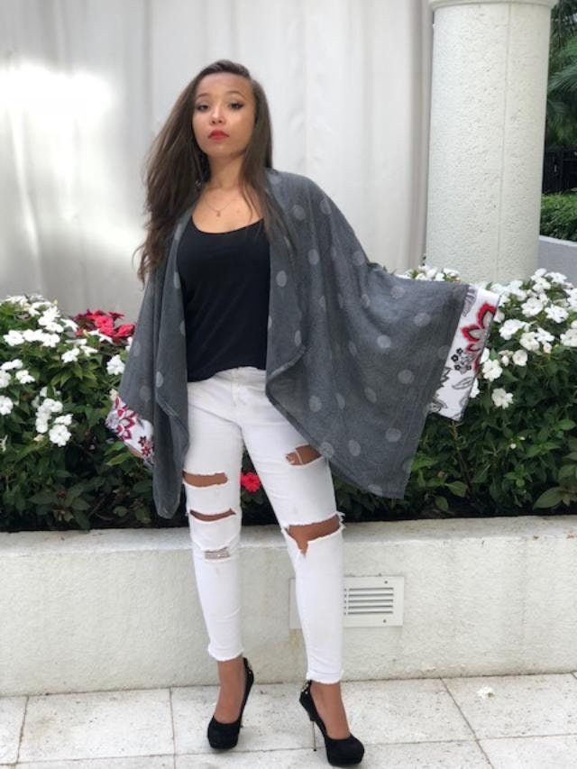 Ausverkauft Grauer Boho Kimono Mit Polkadots von SakedaLynn