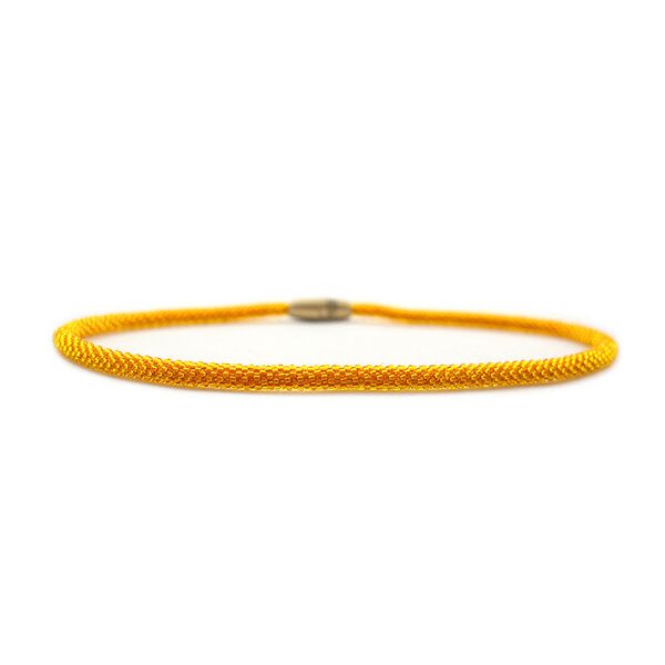 Sakiba Collier Svelte von Sakiba