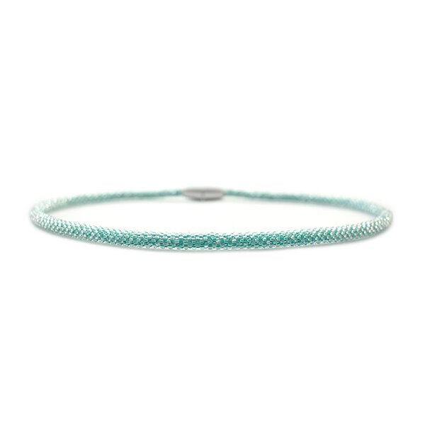 Sakiba Collier Svelte von Sakiba