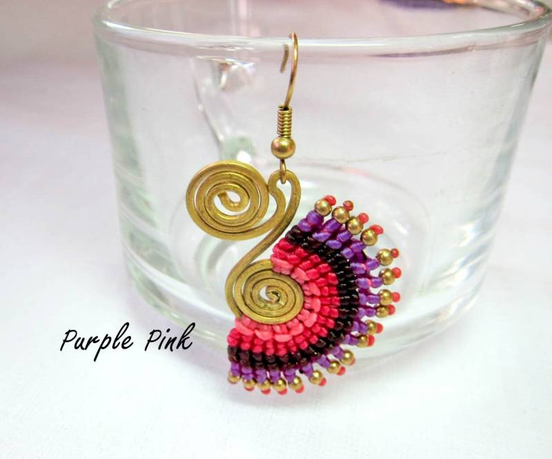 Eulen-Augen Baumeln Messingohrringe Mit Mehreren Farbe. Wachskordel Ohrring Kleiner Messingperle von SakuraCNX