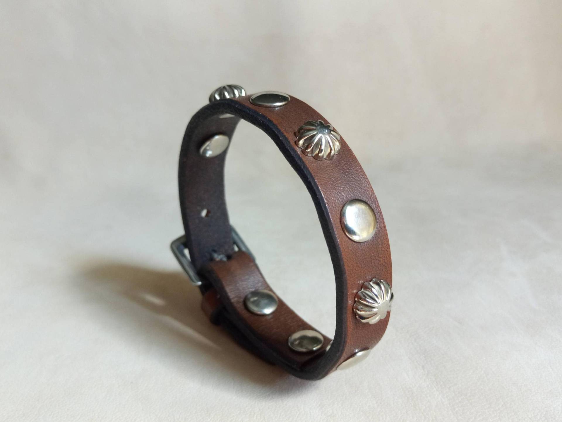 Benutzerdefinierte Leder Armband Mit Spike Button Nieten, Manschette, Herren Armband, Damen Schnalle von SaliCraftProducts