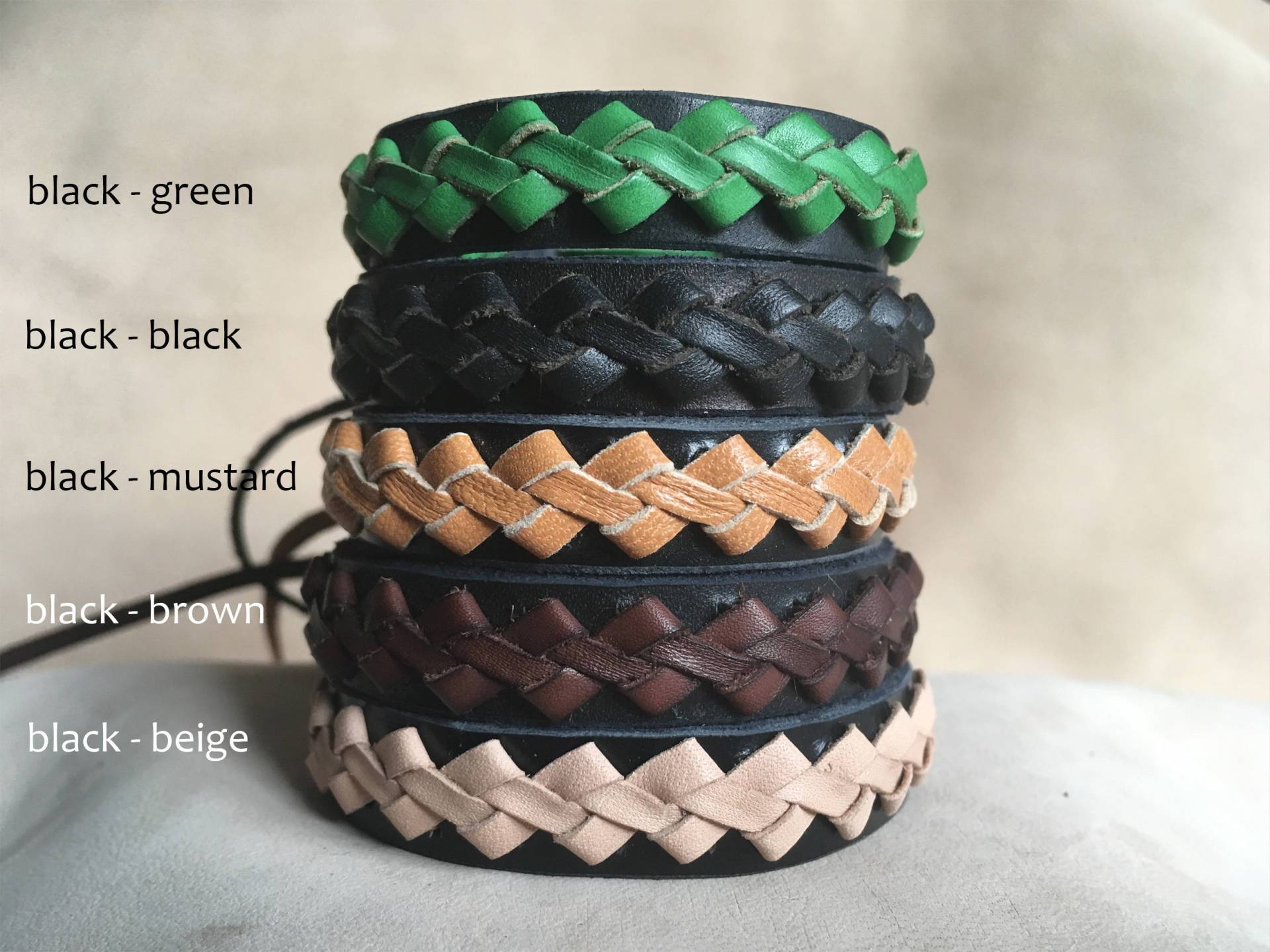 Lederarmband Nach Maß, Handgefertigt Mit Zwei Riemen Applikation, Für Damen, Herren Und Kinder Lederarmband Nach Maß, Handgefertigt Mit Zwei Riemen Applikation, Für Damen, Herren Und Kinder von SaliCraftProducts