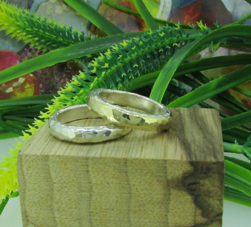 9K Gelbgold Eheringe, Gold Und Silber, Seine Ihre Ringe, Schöner Gehämmerter Ring, Paarringe, Eheringe Set, Daumenring von SaliJewelry